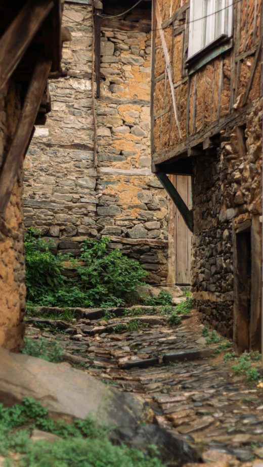 Villages&#x20;M&#x00E9;di&#x00E9;vaux&#x20;&#x3A;&#x20;Le&#x20;Castellet&#x20;et&#x20;La&#x20;Cadi&#x00E8;re&#x20;d&amp;&#x23;8217&#x3B;Azur