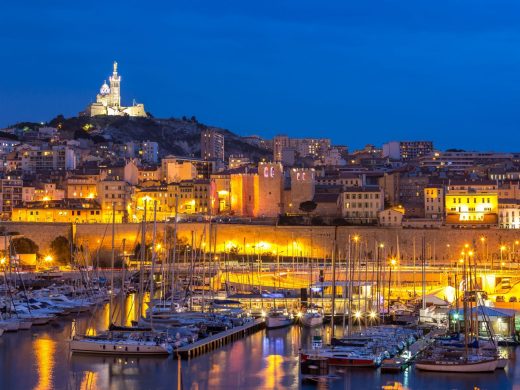 La&#x20;Cannebi&#x00E8;re&#x20;Marseille&#x20;&#x3A;&#x20;Avenue&#x20;Historique&#x20;et&#x20;Commerce
