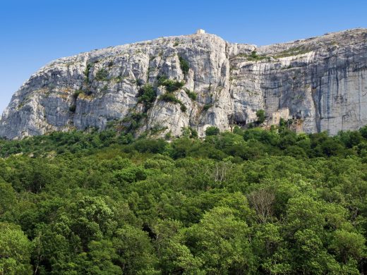 Balades&#x20;&#x00E0;&#x20;&#x00C2;ne&#x20;&#x3A;&#x20;Massif&#x20;de&#x20;la&#x20;Sainte-Baume&#x20;en&#x20;Famille