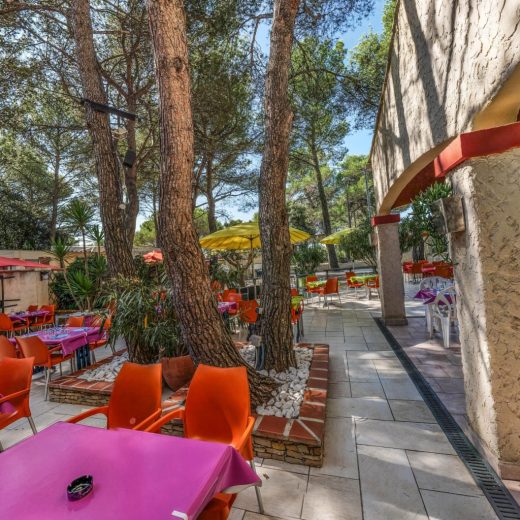 Restaurant du camping Les Grands Pins dans le Var